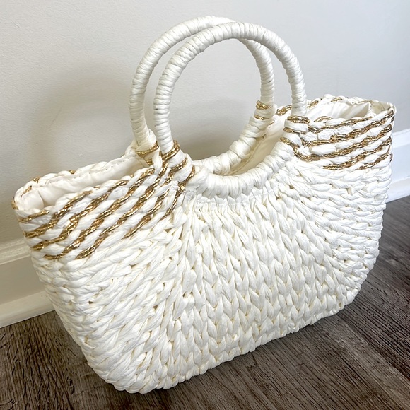 Luxury Basket Weave Handbag Cream with Gorgeous Metallic Gold Detail - BRAND NEW - Picture 3 of 9